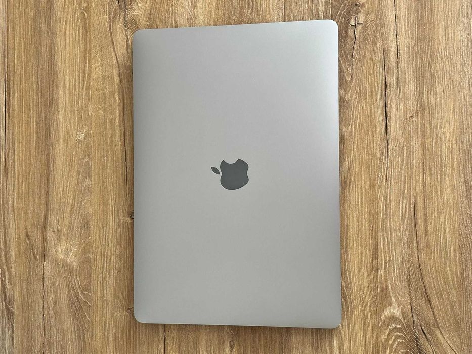 MacBook Pro M1 13" 16GB RAM 256GB Stocare