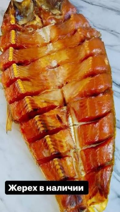 Продается копчёная рыба.