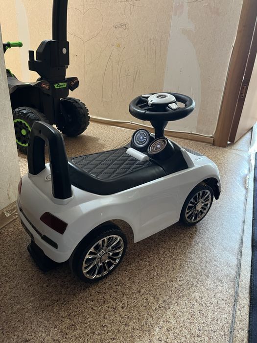 Детская машинка с музыкой