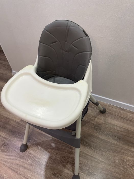 Детский стол для кормления .