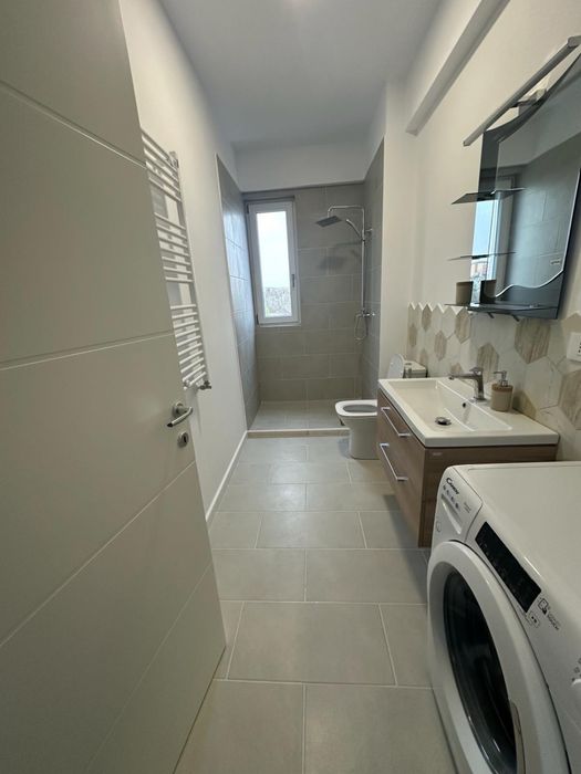 Inchiriez apartament