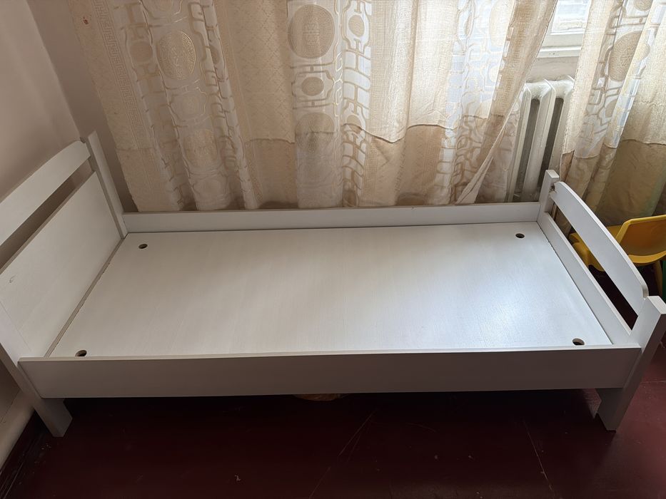 Кровать полуторка белая