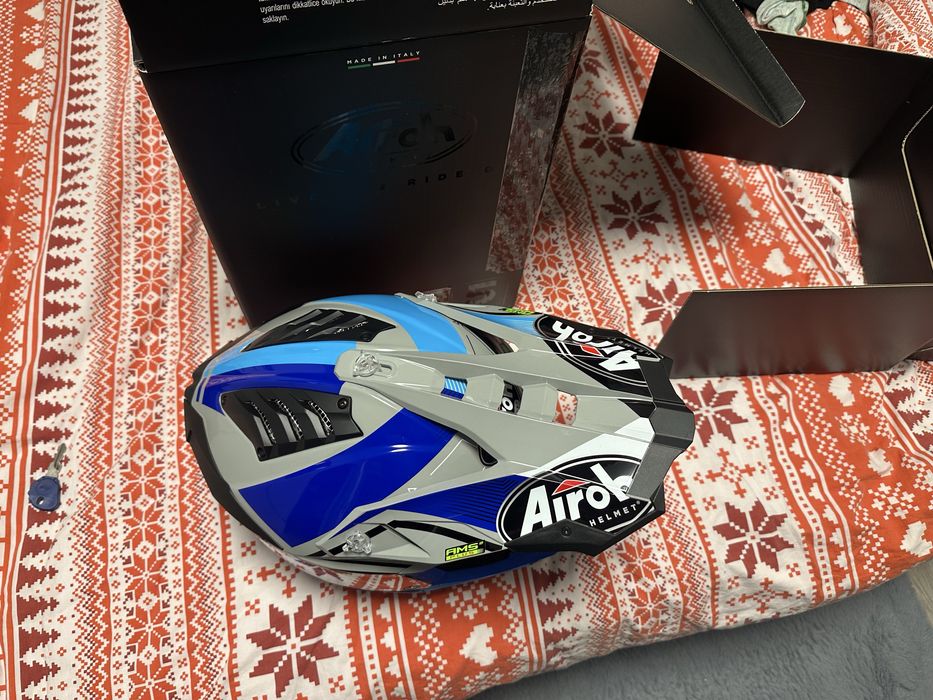 Airoh Aviator 3 чисто нова! Размер С