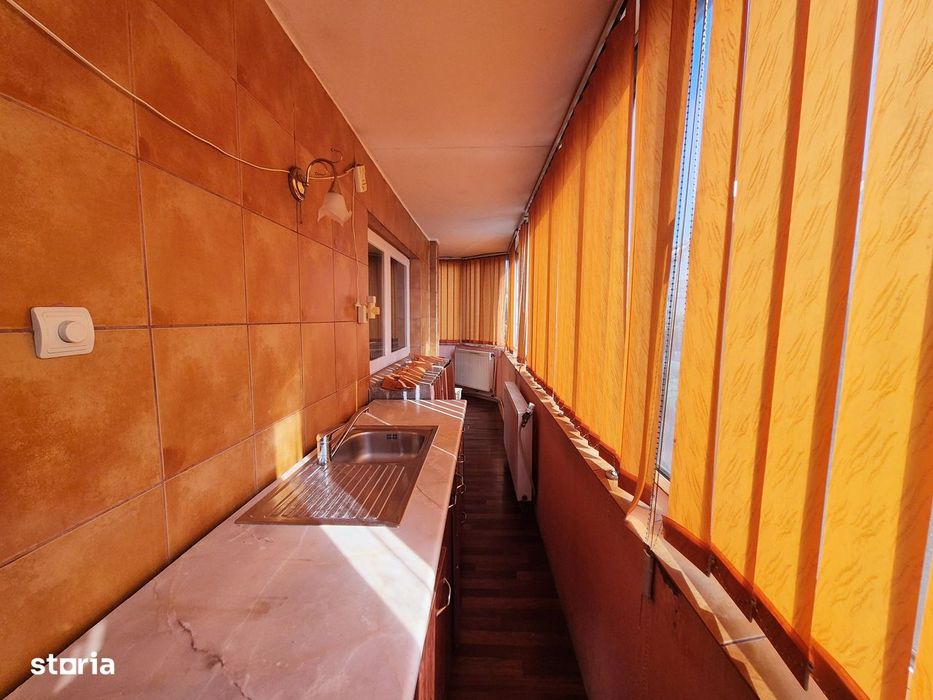 Apartament cu 3 camere, etaj 1, decomandat, zona 1 Mai
