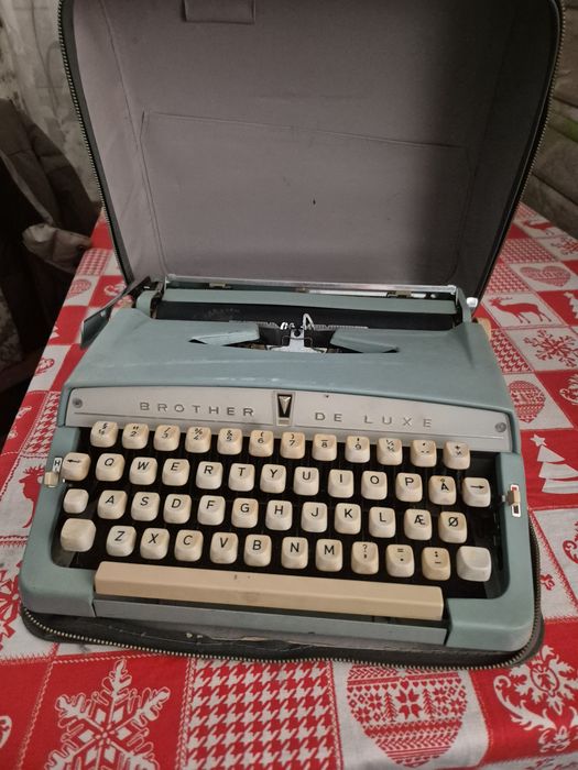 Masina de scris brother deluxe