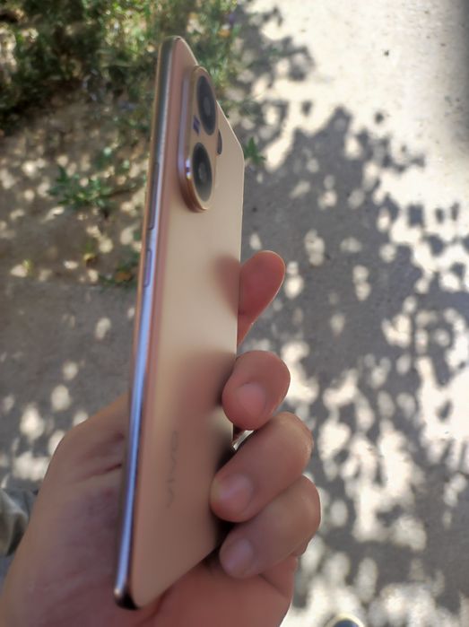 Телефон сотилади Vivo V60 zeiss холати зўр кўп ишлатмаган