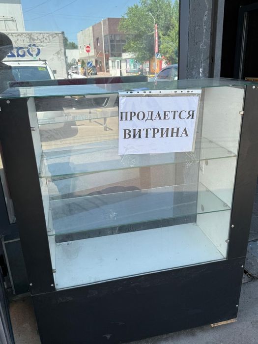Витрины стеклянные