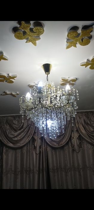 Люстра чисто хрустальный с шестью патронами Е 14.