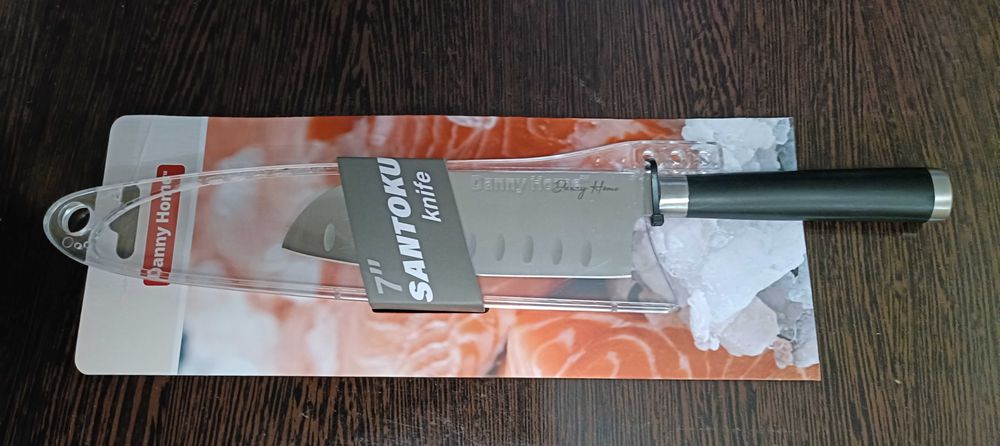 Нож  Santoku. Japan