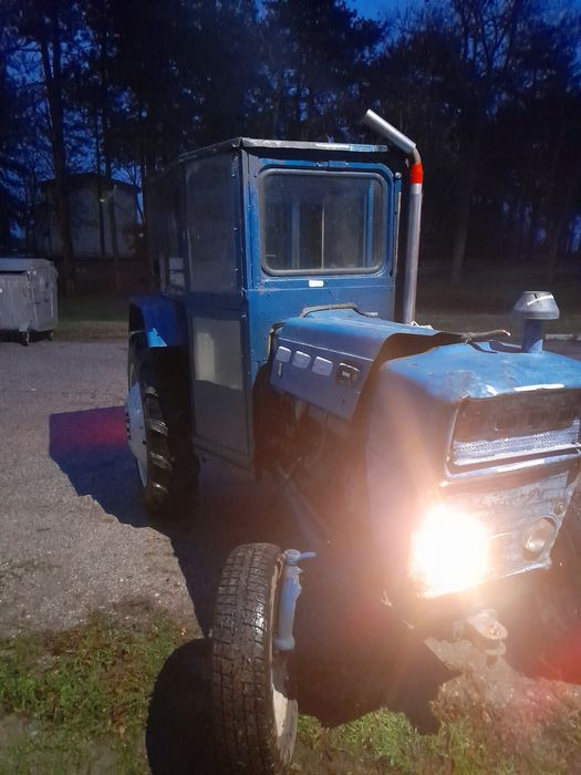 Трактор,    малък         форд 2600