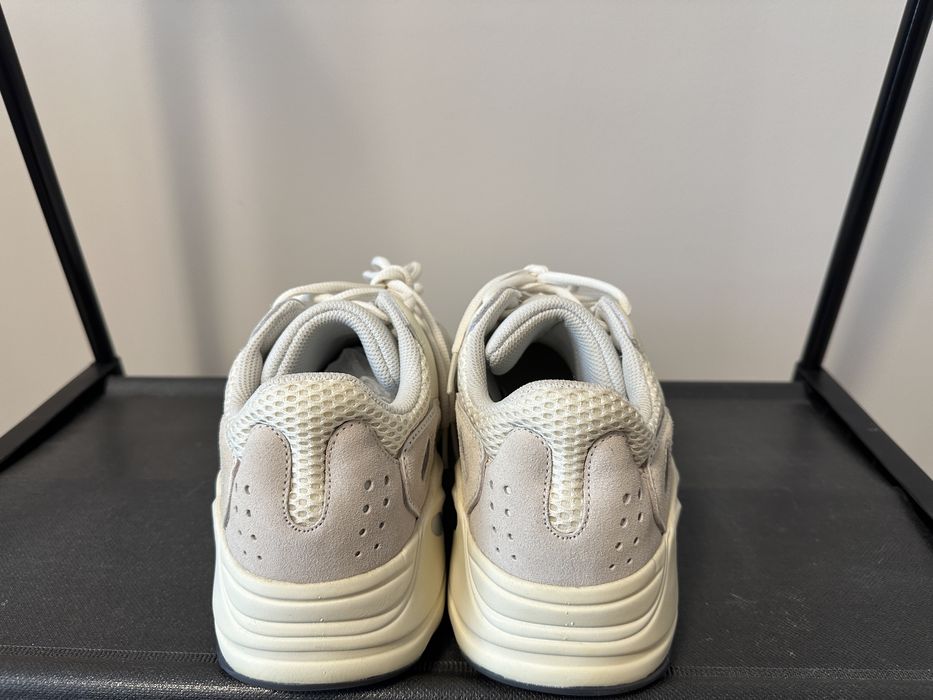 Yeezy Boost 700 "Analog" маратонки