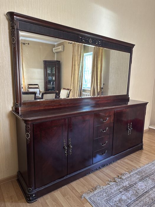 Комод с зеркалом из массива шпон