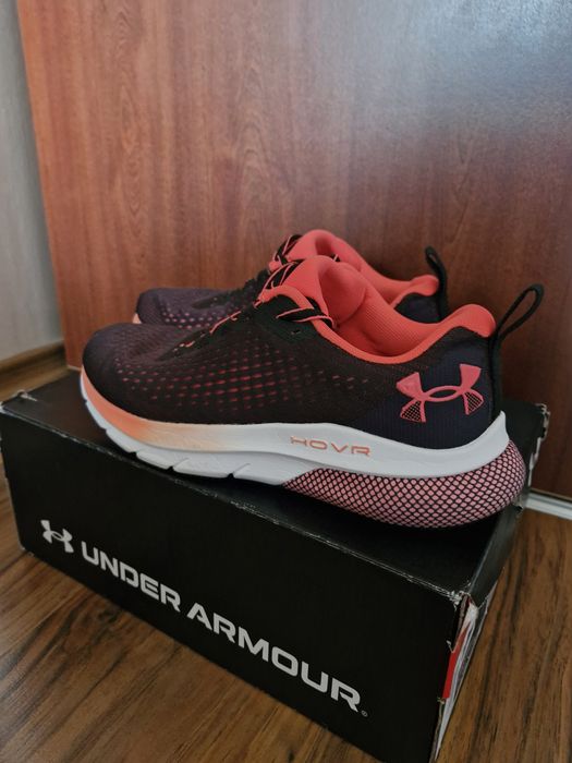 Дамски маратонки Under Armour HOVR Turbulence, черно и розово,номер 39