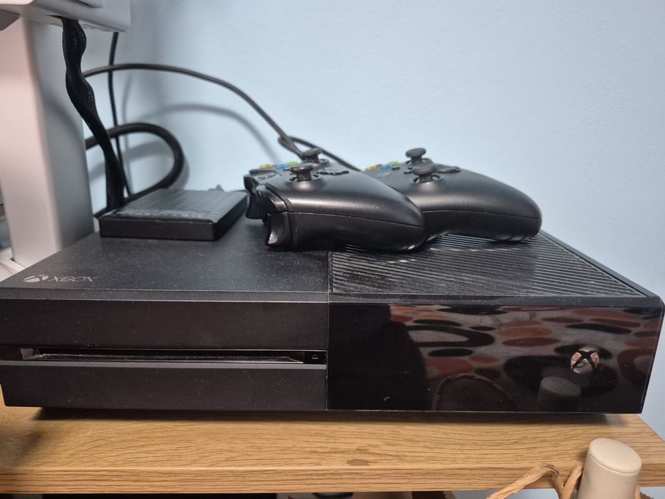 Xbox one cu 2 controller si  17 jocuri