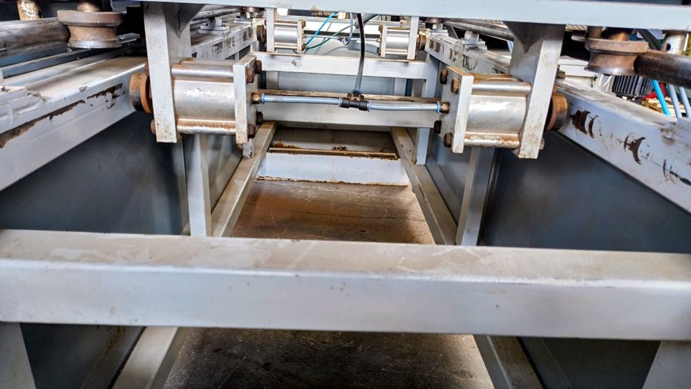 Пневматична преса за зглопка на вра,прозо,шкав,рамки,2560/890,на 2 час