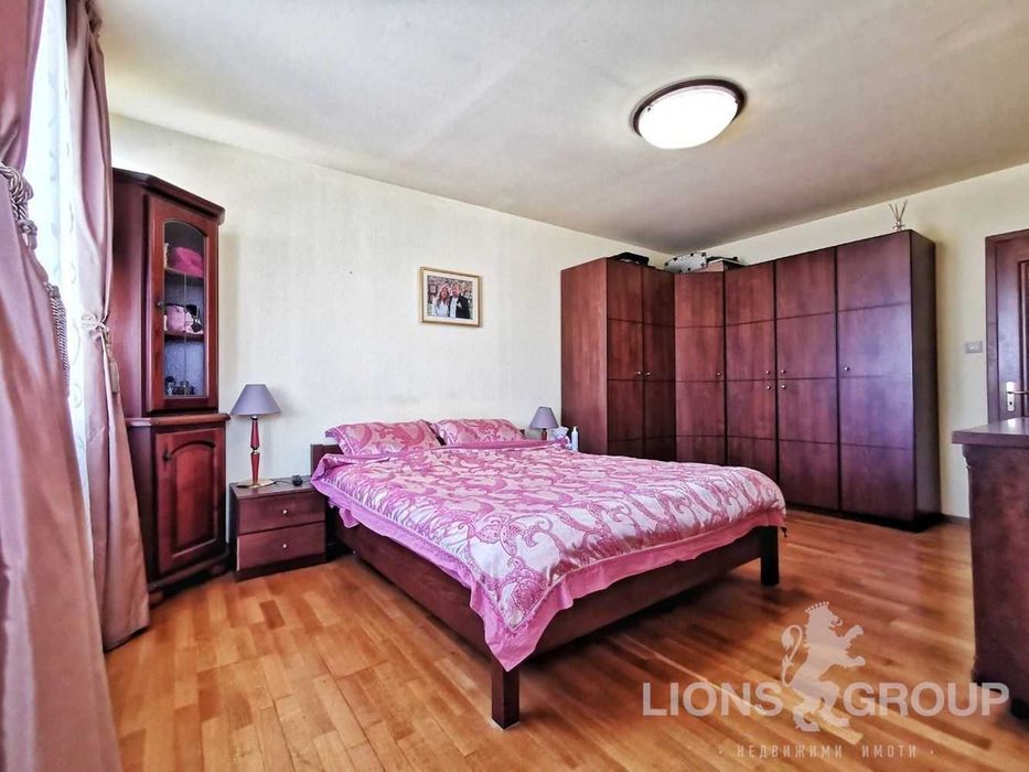 Дава се под наем Тристаен апартамент в Варна, Център - 120 кв.м за 816 € - Снимка #4