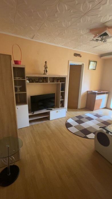 Se închiriază apartament 2 camere etajul 1  zona execitiului