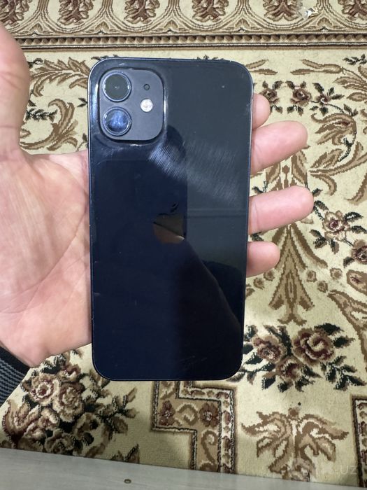 iPhone 12 o’zi ochilmagan