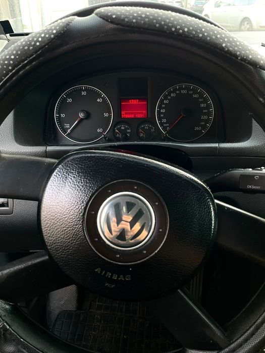 Volkswagen Touran 2004 diesel, 1.500 € — imagine 3