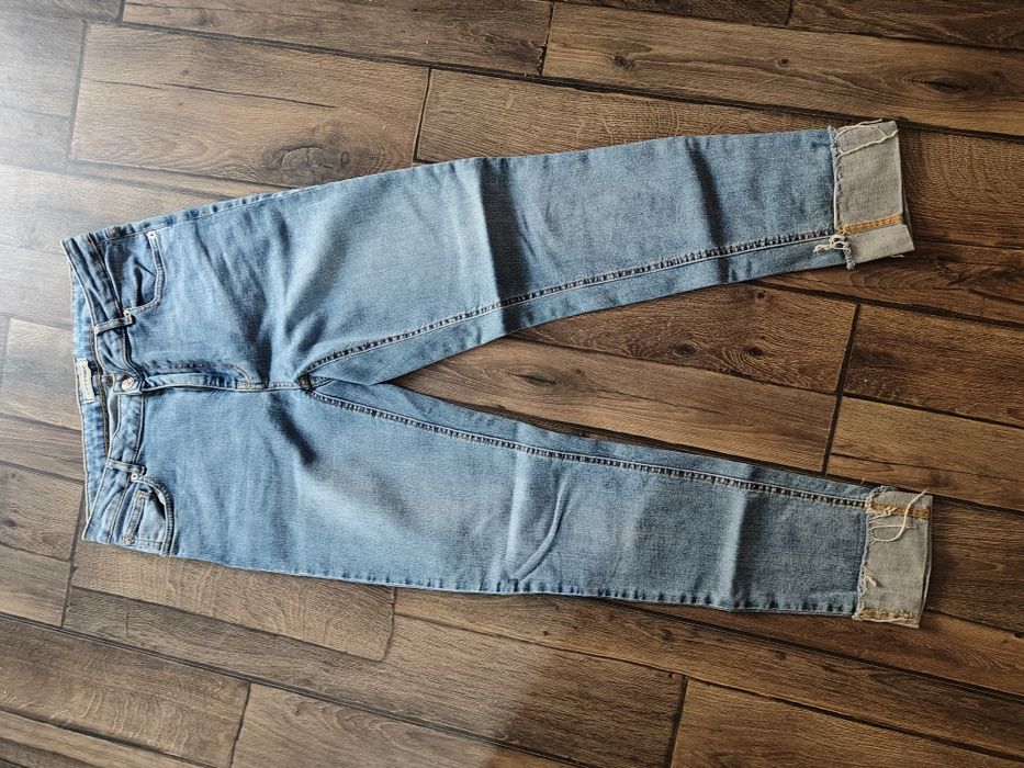 Продавам дамски дънки