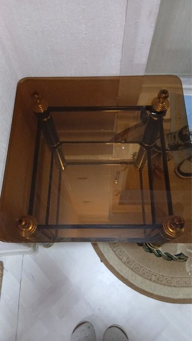 Продам столик стеклянный