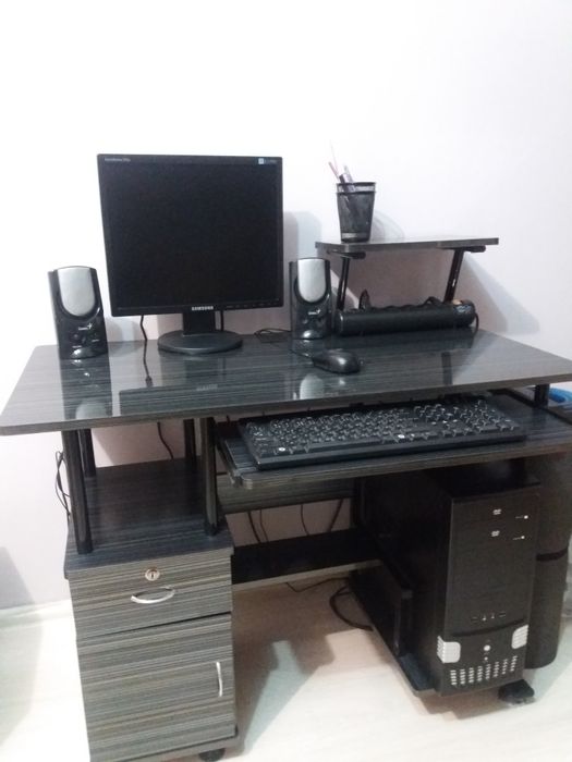 Стол компьютерный