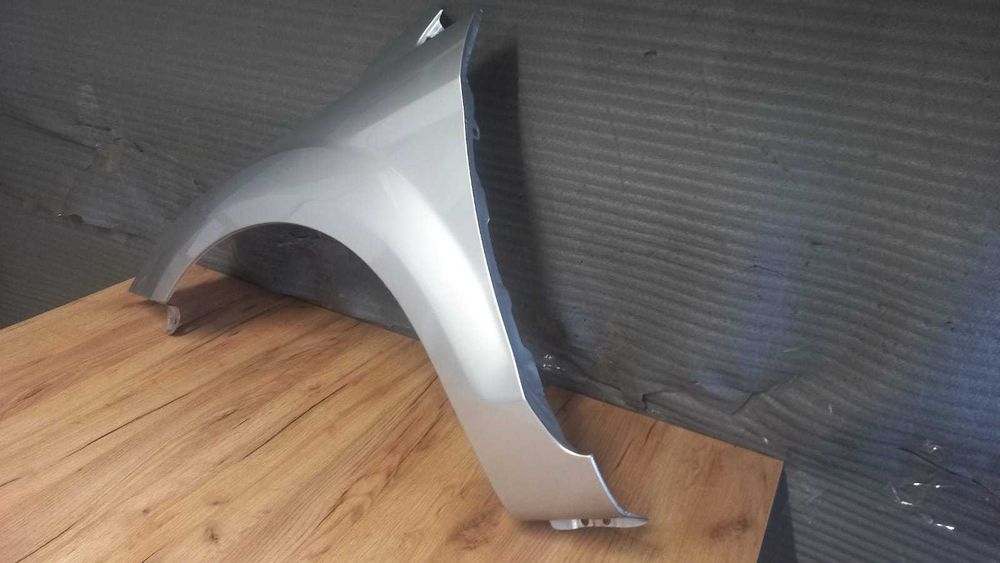 Aripa Fata Stanga Ford Focus 2/II FSL 08-10 (MoonDust Silver)