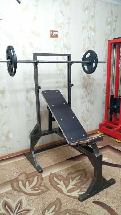 Скамья для жима. Штанга. Гантели. Т - гриф.