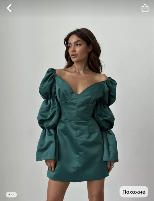 Платье с открытыми плечами