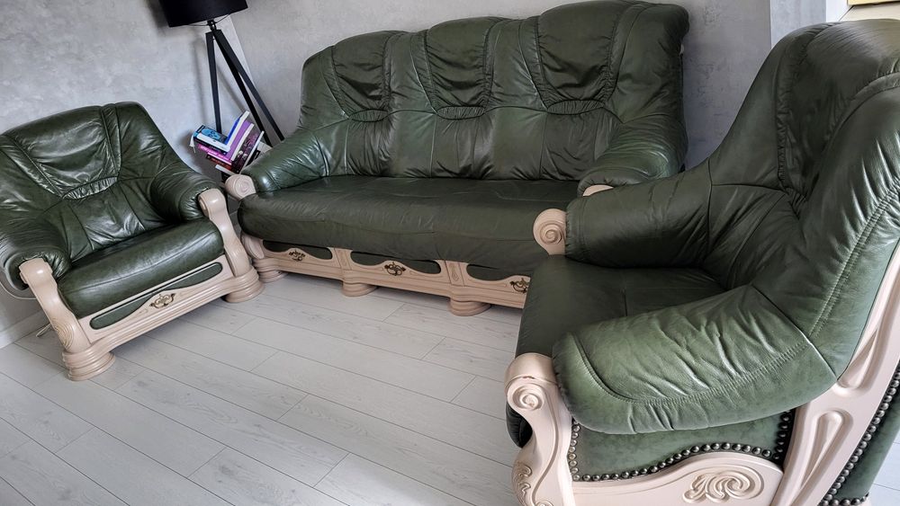 Set canapea 3 locuri + 2 fotolii din piele naturală