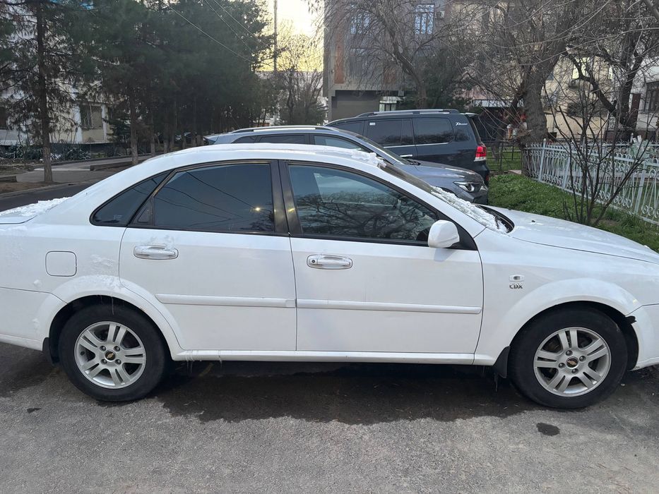 Chevrolet Lacetti 2012 года