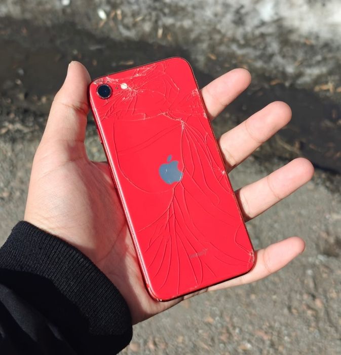 Продам обменяю iPhone se 2020