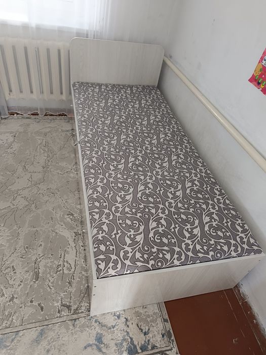 Кровать с комодом