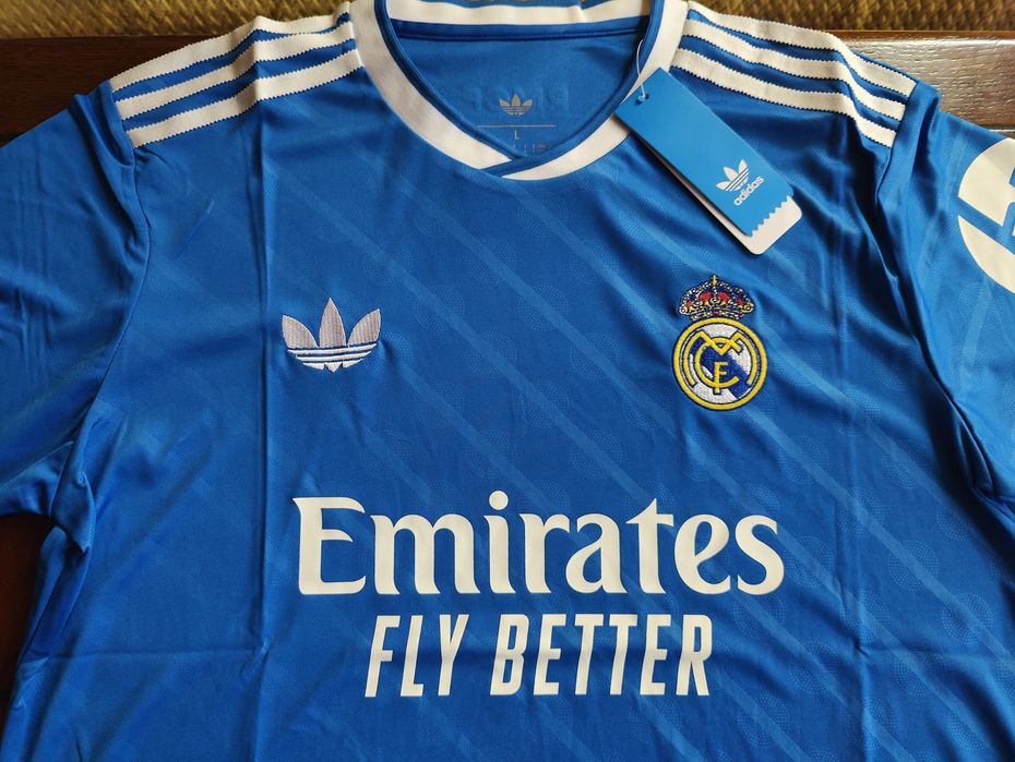 Футболна тениска Real Madrid сезон 2025/2026 трети екип
