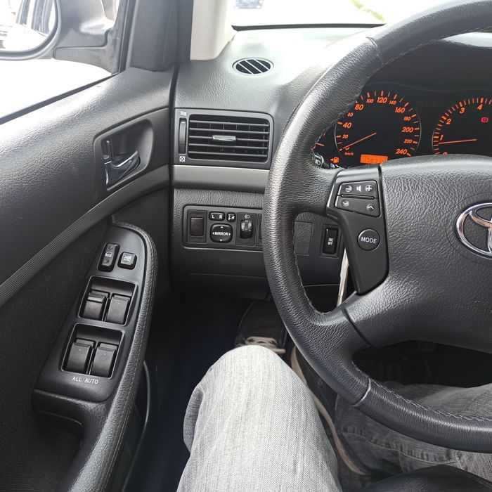 Тойота Авенсис Toyota