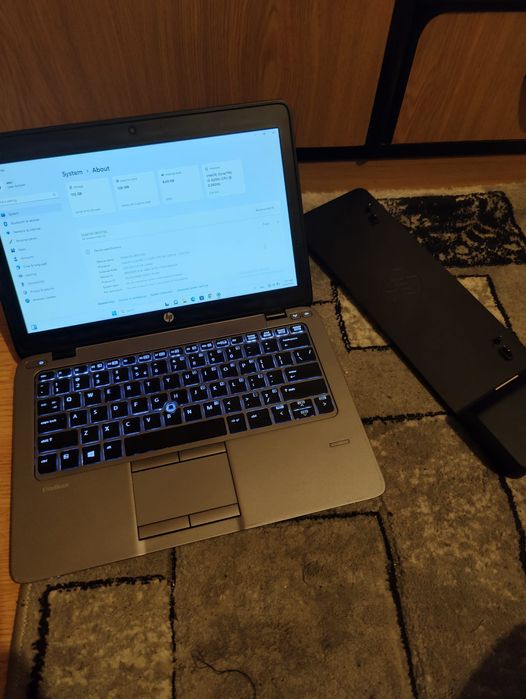 Laptop hp cu dock de incarcare