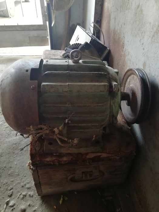 Мотор электрический.