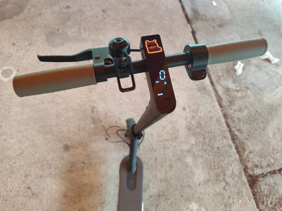 Vând trotineta electrica Xiaomi m365