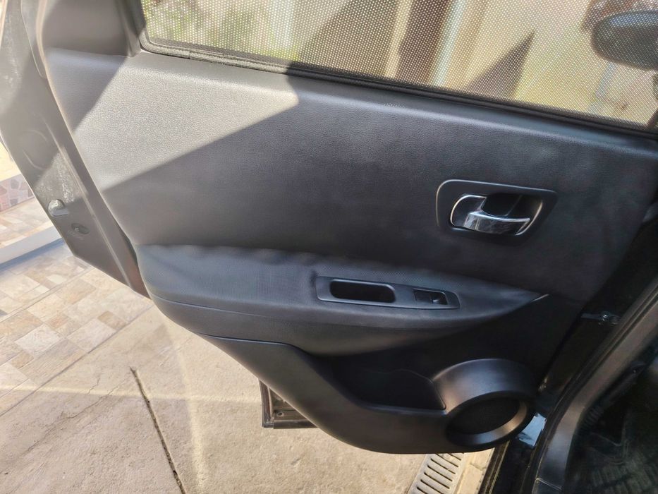 Set 4 panou tapiterie  usi /fete usi si Mocheta original Nissan Q J10