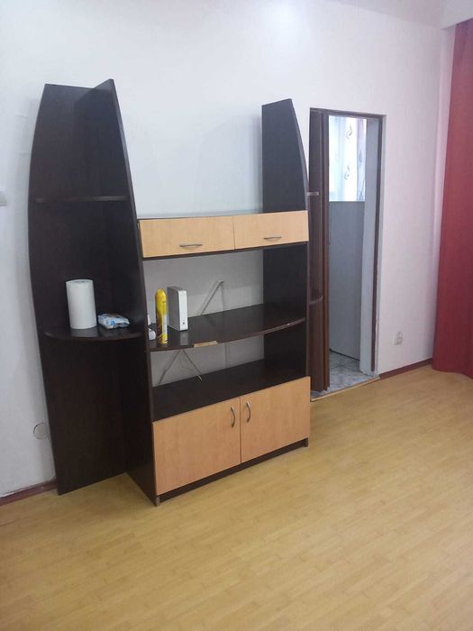 Închiriez garsoniera