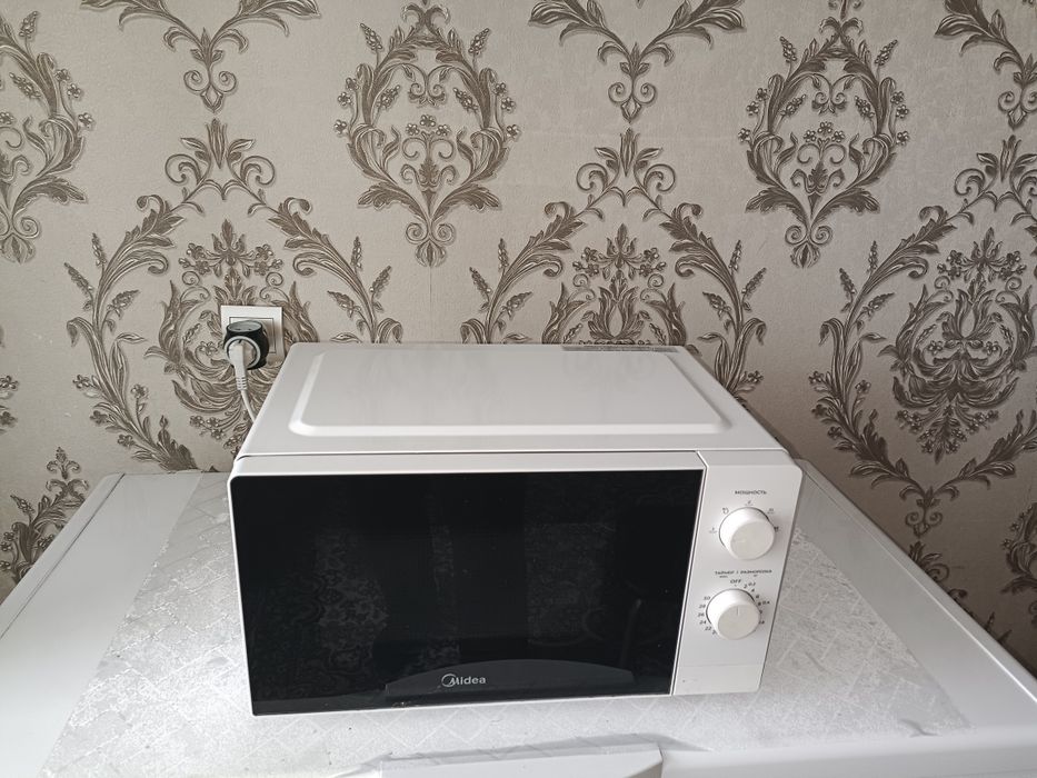 Продам микроволновку Мидеа 18т