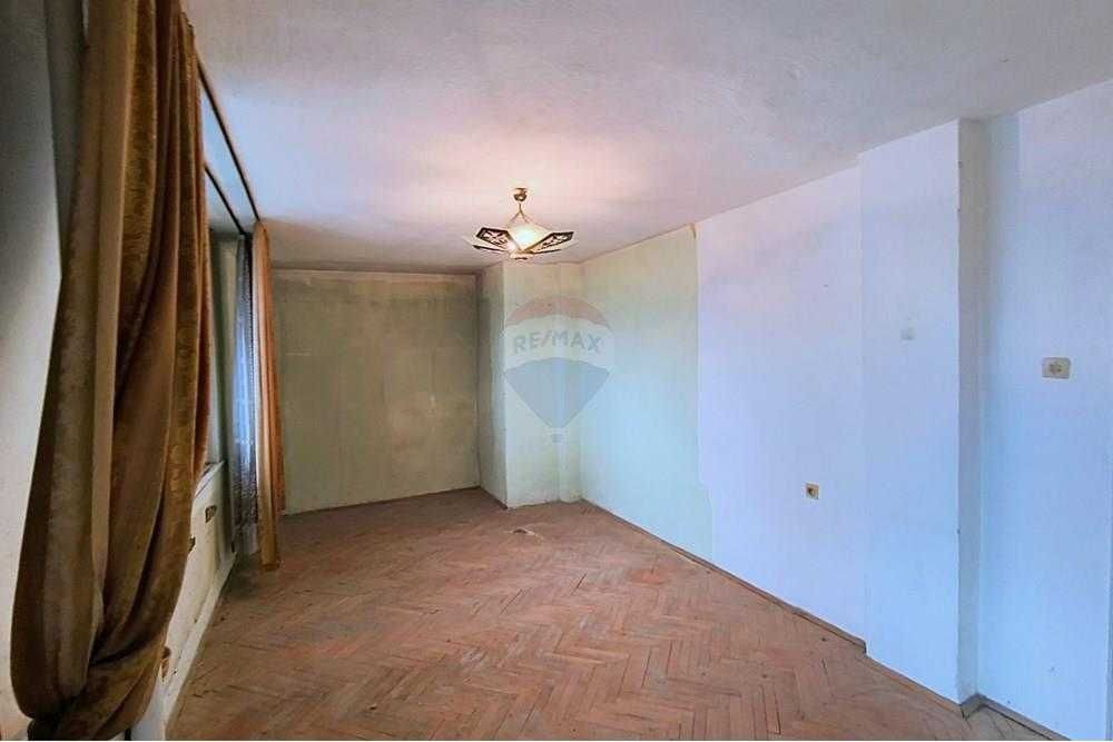 Продава се Двустаен апартамент в Шумен, Тракия - 70 кв.м за 1096 €/кв.м - Снимка #3