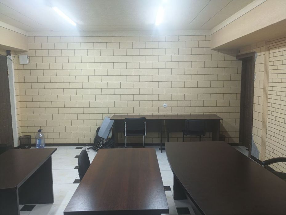 Хамза, подвальное,  двухкомнатный офис бизнес центр 70м2