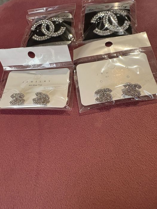 Обици и брошка Chanel с камъни