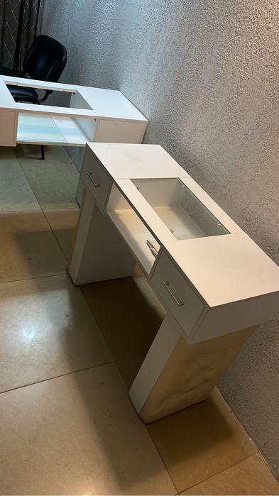 Маникюрные столы