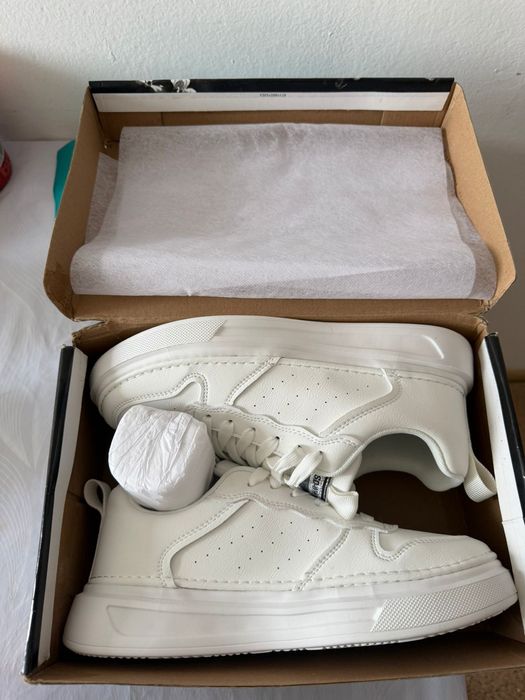 Белые кроссы новые