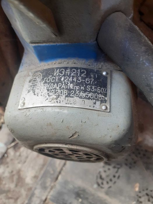 Продам отбойный молоток ИЭ4212