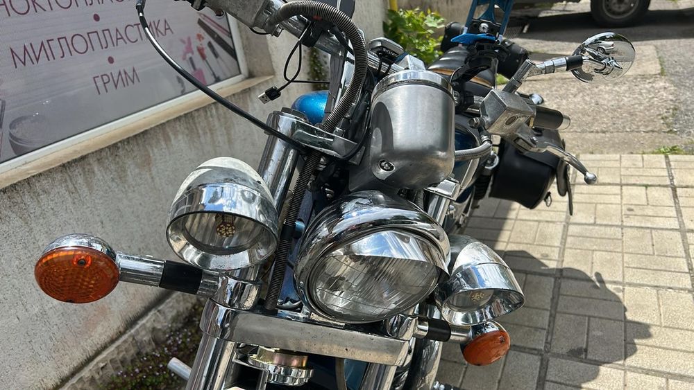 Suzuki intruder VS800