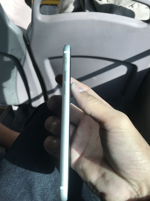 Айфон SE в идеальном состояние