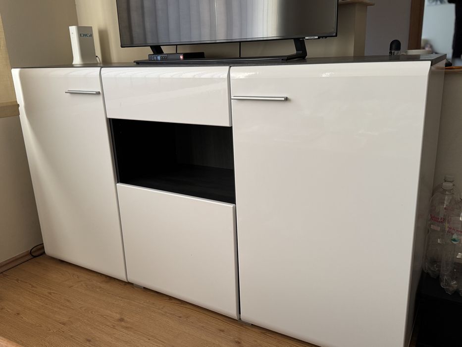 Vand comoda living trentino stare ca noua